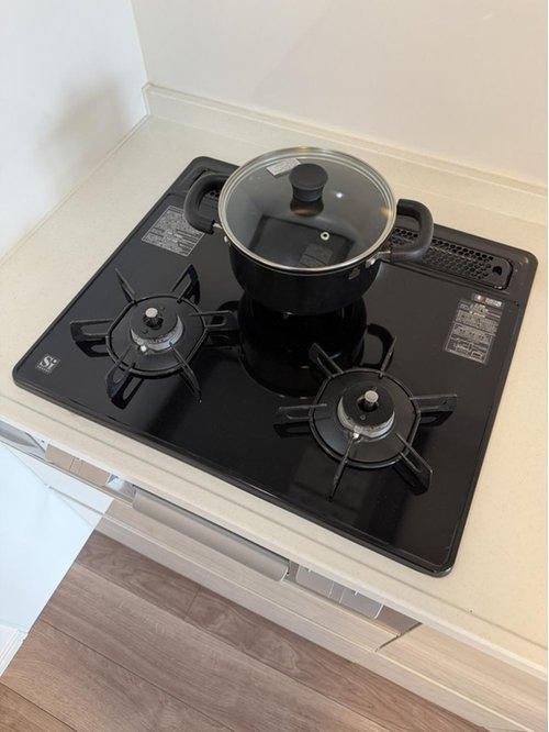 中野区中野６丁目の中古マンションのキッチン|3口ガスコンロ