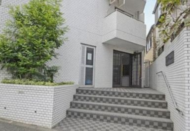 中銀弦巻マンシオンのエントランス
