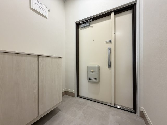 希望ヶ丘ハイツB棟の玄関