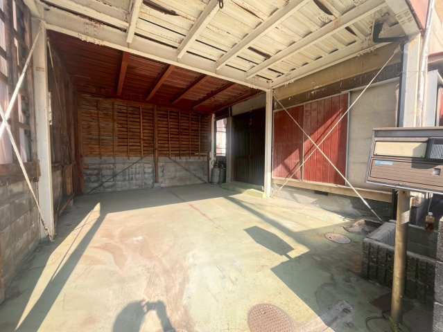 魚住町清水貸家の駐車場