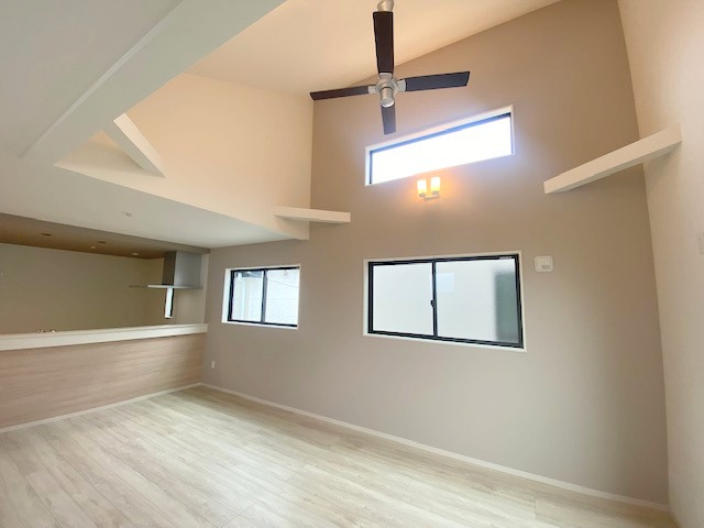 ◎高座郡寒川町田端　新築戸建　2号棟の居間・リビング|同施工例◇
