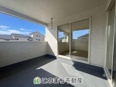 【バルコニー】 | 坂東市岩井第３ | 同社施工物件写真。※建具やフローリング、その他仕様が異なる場合がございます。