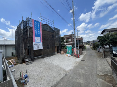 【前面道路含む現地写真】 | 坂東市岩井第３ | 前面道路は車通りが少ないのでゆっくり駐車ができます。
