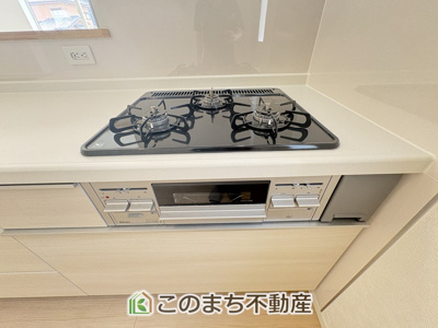 【キッチン】 | 坂東市岩井第３ | 同社施工物件写真。※建具やフローリング、その他仕様が異なる場合がございます。