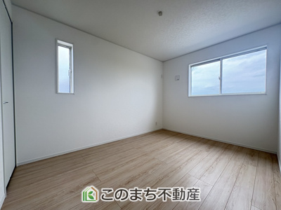 【洋室】 | 坂東市岩井第３ | 同社施工物件写真。※建具やフローリング、その他仕様が異なる場合がございます。