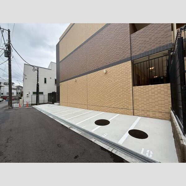 川崎市多摩区西生田２丁目の賃貸マンションの駐車場