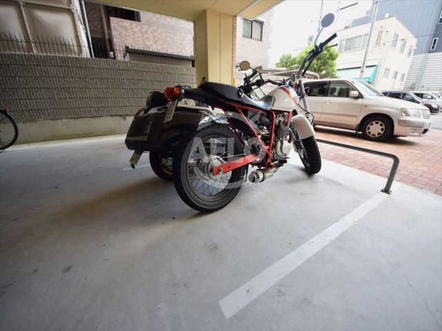 ナンバプレミアムグレースの駐車場|ナンバプレミアムグレース　バイク置き場