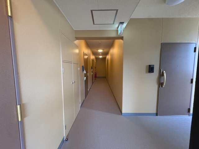 川崎市多摩区西生田２丁目の賃貸マンションのロビー