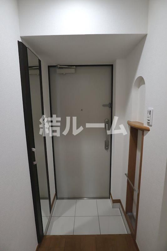 板橋区本町の賃貸マンションの玄関