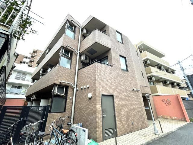 ＦＬＡＴＳ　ＳＨＩＲＯＫＡＮＥ　ＦＬＡＴＳ白金のエントランス
