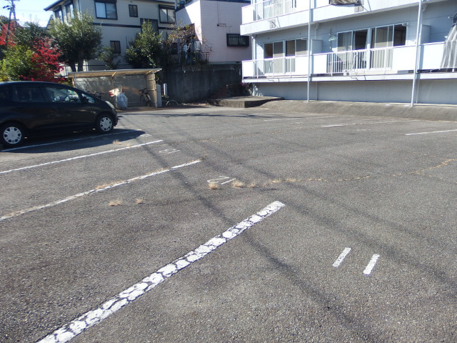 岡崎市宇頭南町のアパートの駐車場