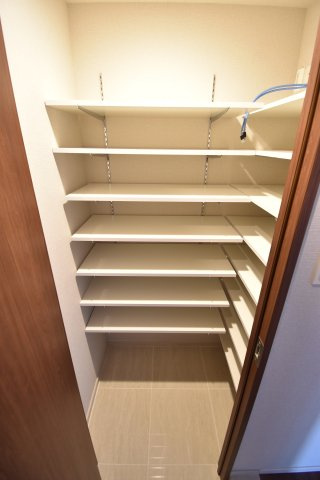 リバーガーデンタワー上町台筆ヶ崎の収納