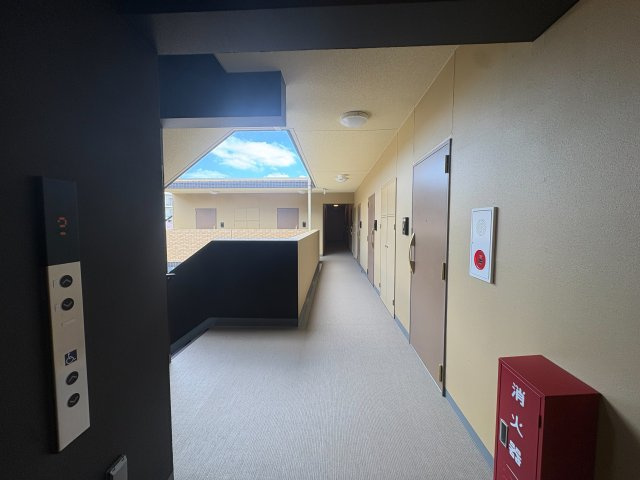 川崎市多摩区西生田２丁目の賃貸マンションのロビー