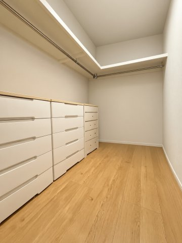 長岡京市久貝2丁目　　　の洋室|洋室（約7帖）は、南向きのお部屋です。
バルコニーがございます。