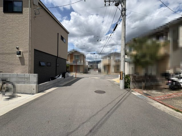 長岡京市久貝2丁目　　　の前面道路含む現地写真|閑静な住宅地です。