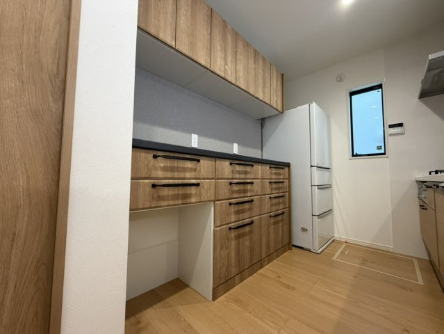 長岡京市久貝2丁目　　　のキッチン|広々とした調理スペースを確保した、使い勝手の良いシステムキッチンです！
