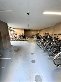 【その他】 | リーガル岡崎橋 | 屋内駐輪場です！雨風から自転車を守ります！