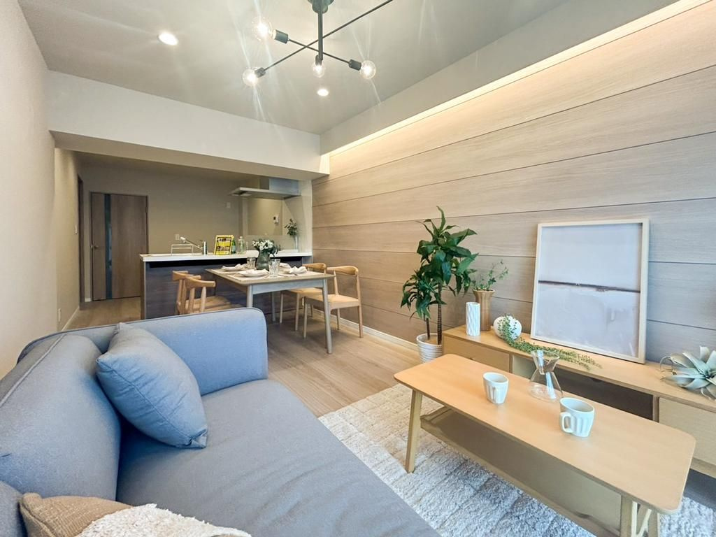 ライオンズマンション大山西町の居間・リビング|現地写真

現地ご見学希望・資料請求などお気軽にお問い合わせ下さい！
03-5990-5201