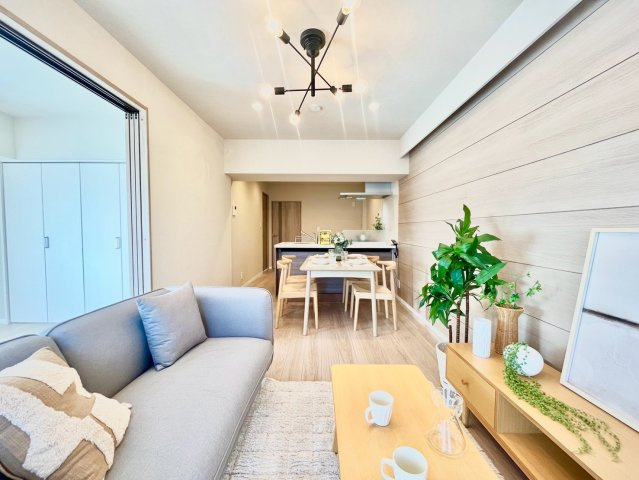 ライオンズマンション大山西町の居間・リビング|2026.08.06撮影

現地ご見学希望・資料請求などお気軽にお問い合わせ下さい！
03-5990-5201