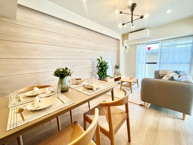 ライオンズマンション大山西町の居間・リビング|2026.08.06撮影

現地ご見学希望・資料請求などお気軽にお問い合わせ下さい！
03-5990-5201