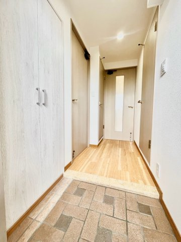 パーセル中野弥生町の玄関|玄関横にはシューズボックスがついているため、片付いた玄関がキープできます！

現地ご見学希望・資料請求などお気軽にお問い合わせ下さい！
03-5990-5201