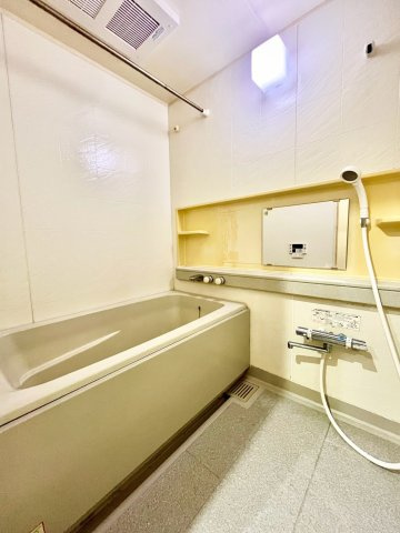 パーセル中野弥生町の浴室|浴室乾燥機付きのため、天気を気にせずお洗濯物を干すことができます！花粉や梅雨の時期にも便利ですね。

現地ご見学希望・資料請求などお気軽にお問い合わせ下さい！
03-5990-5201