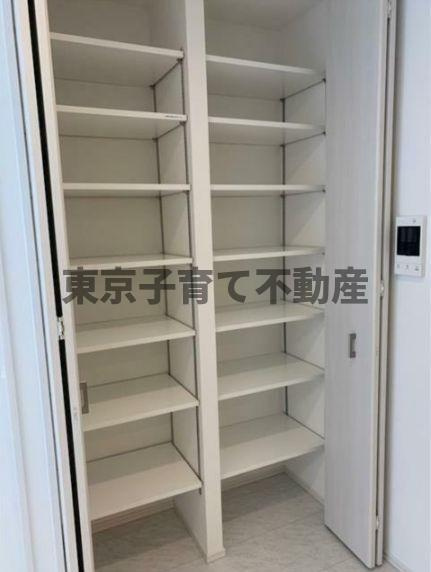 プラウド神楽坂の玄関