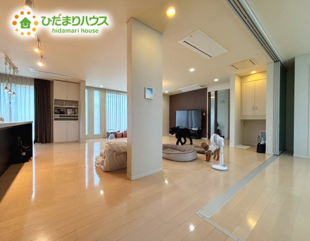 野田市みずき4丁目　中古戸建　平成22年築の居間・リビング|お友達や親戚とホームパーティもいいですね(*^^*)					
