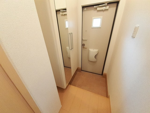 レジデンス五宮の玄関
