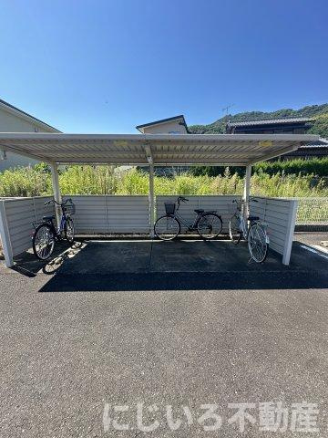 グリュックハウスBの駐車場