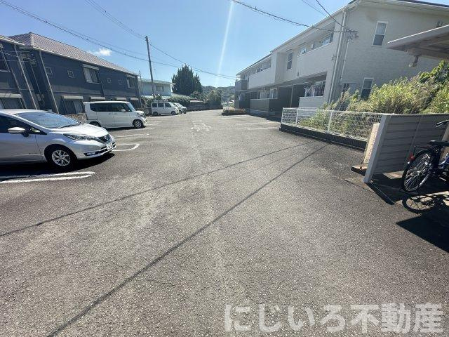 グリュックハウスBの駐車場