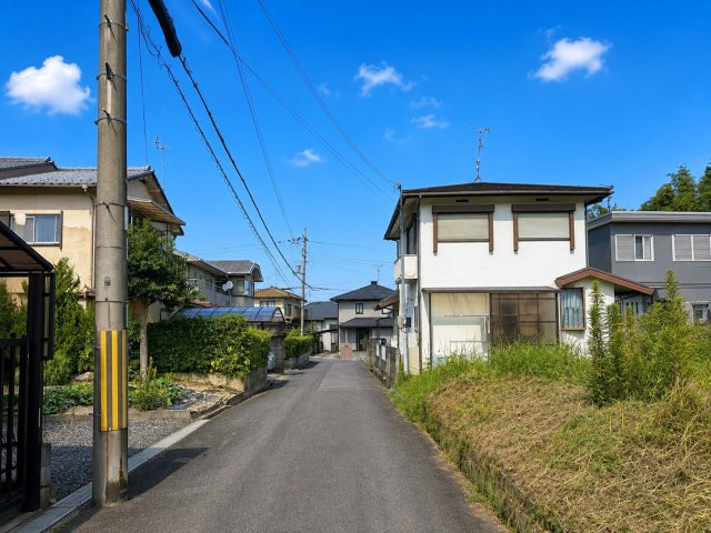 湖南市宝来坂1丁目の前面道路含む現地写真