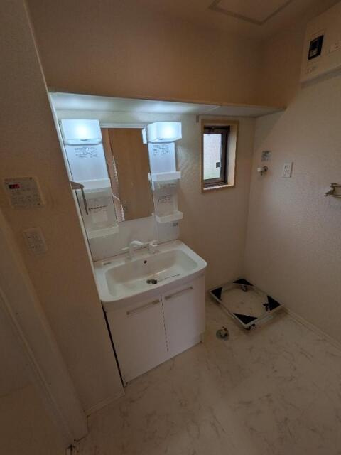 狛江市西野川１丁目のアパートの洗面所