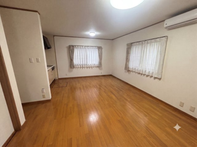 【居間・リビング】 | 大津市今堅田2丁目25-84　中古戸建 | ゆったりLDK、AIで加工してあります