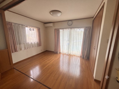 【居間・リビング】 | 大津市今堅田2丁目25-84　中古戸建 | リビング別角度、AIで加工してあります