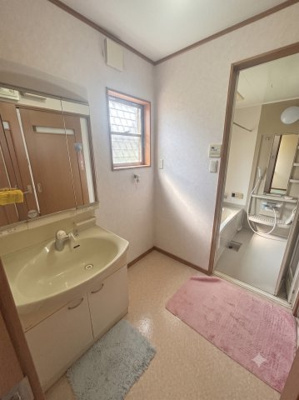 【独立洗面台】 | 大津市今堅田2丁目25-84　中古戸建 | 洗面脱衣室、、AIで加工してあります