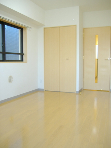 朝日マンションの寝室|★２面採光角部屋★