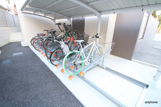 レクエルド塚本　仲介手数料無料の駐車場