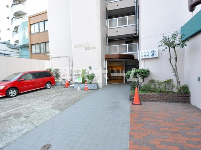 フジメゾン西日暮里のエントランス