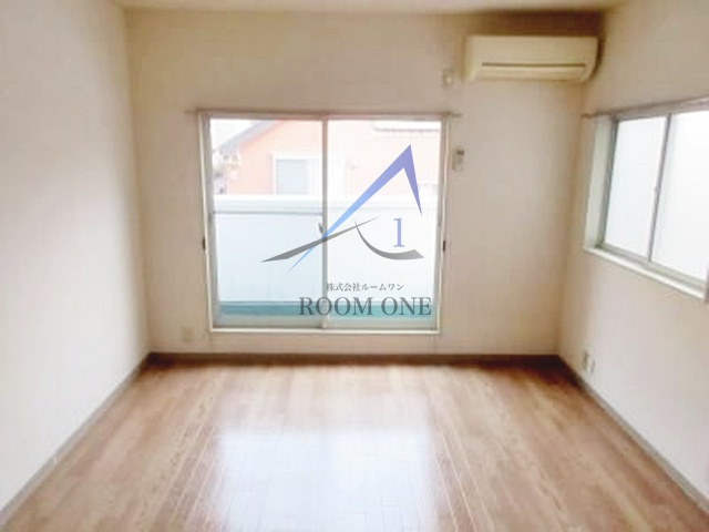 グリーンハウス野沢Ⅱの居間・リビング|洋室のお部屋です。