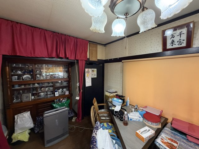 自分好みの空間に！～埼玉県坂戸市日の出町～の居間・リビング|お気に入りの食器を並べて、食事の時間を楽しむダイニング