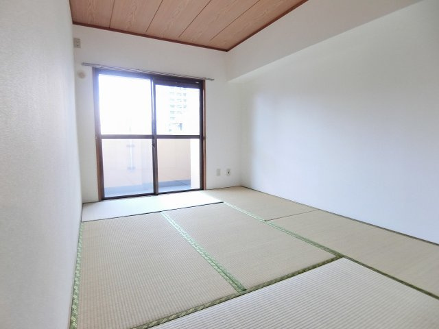 天神アコールマンションの和室|和室ならではの温かな和の空間で寛ぎの時間を過ごせます