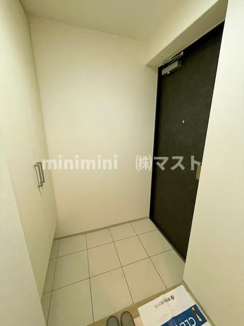大阪市中央区博労町２丁目の賃貸マンションの玄関