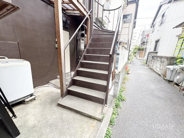 ハイツゴールドのロビー|階段☆