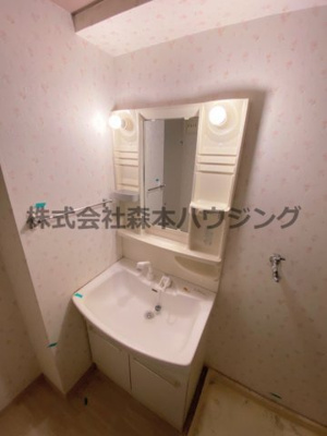 【独立洗面台】 | 　マンションあけぼの | 独立洗面台、小物を置くことができて便利です