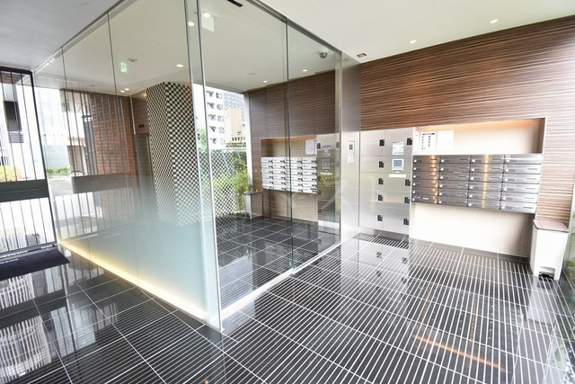 大阪市西区南堀江１丁目の賃貸マンションのロビー