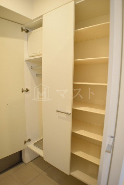大阪市西区南堀江１丁目の賃貸マンションの収納