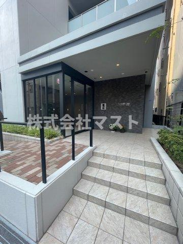 大阪市福島区海老江５丁目の賃貸マンションのエントランス