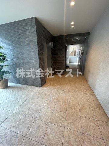 大阪市福島区海老江５丁目の賃貸マンションのロビー