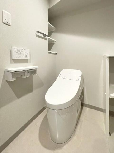サクラスプリング高輪のトイレ|落ち着いた色調のトイレです